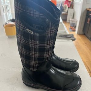 Women's bogs size 8